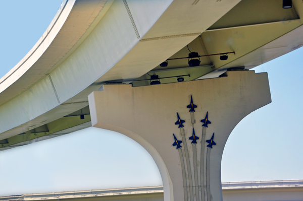 Blue Angels airplanes on the bridge